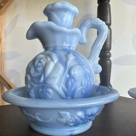 Avon vintage blue slag glass floral soap trinket pitcher bowl 1978 - Picture 3 of 4